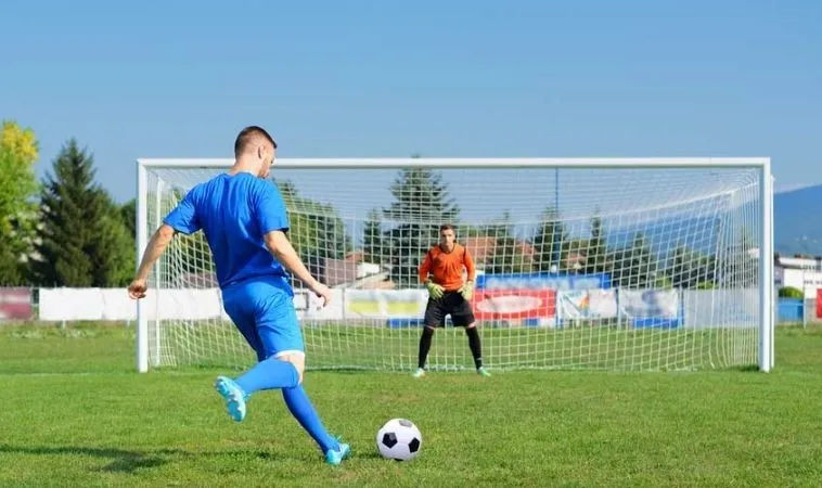 Khám Phá Cách Chơi Kèo Penalty Từ Chuyên Gia 2 Tìm hiểu kỹ lưỡng về kèo penalty trước khi cá cược